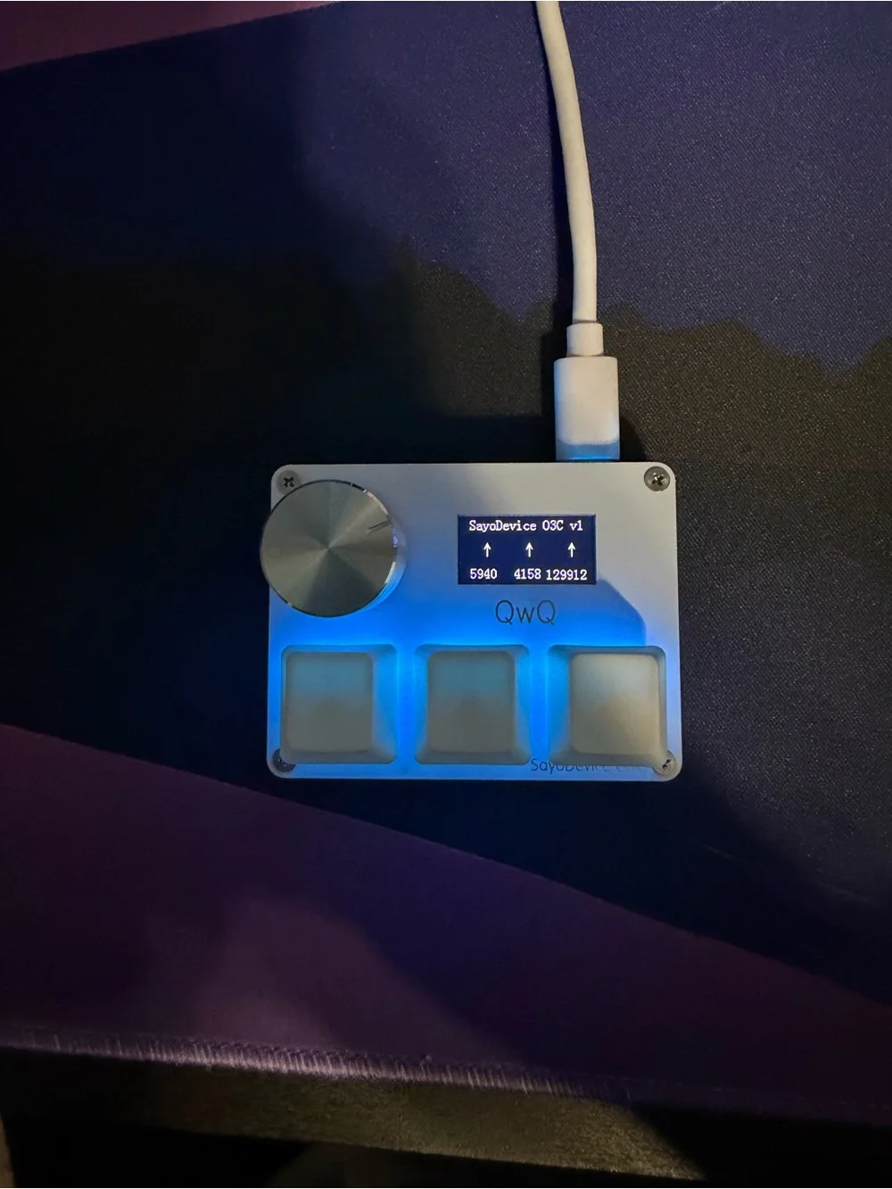 SayoDevice QwQ Mini Macro Pad with Knob - White with Blue Backlight